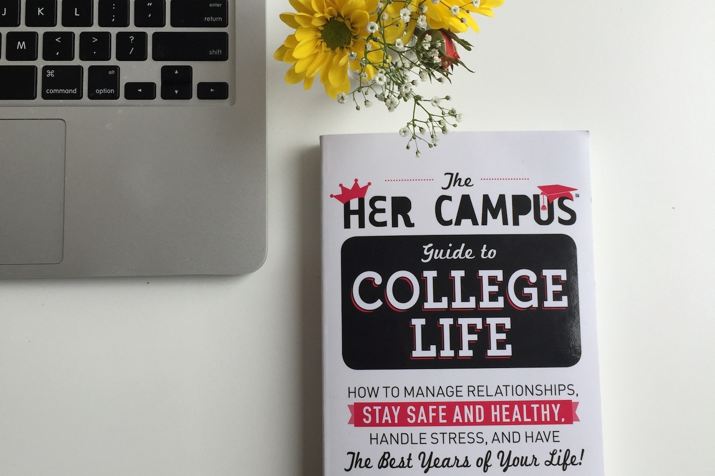 What We’re Reading: The Her Campus Guide to College Life