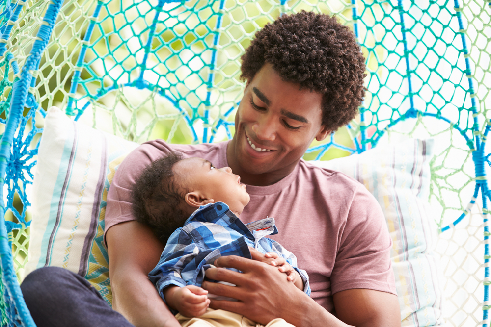 Studies Show Postpartum Mood Disorders Affect New Dads, Too