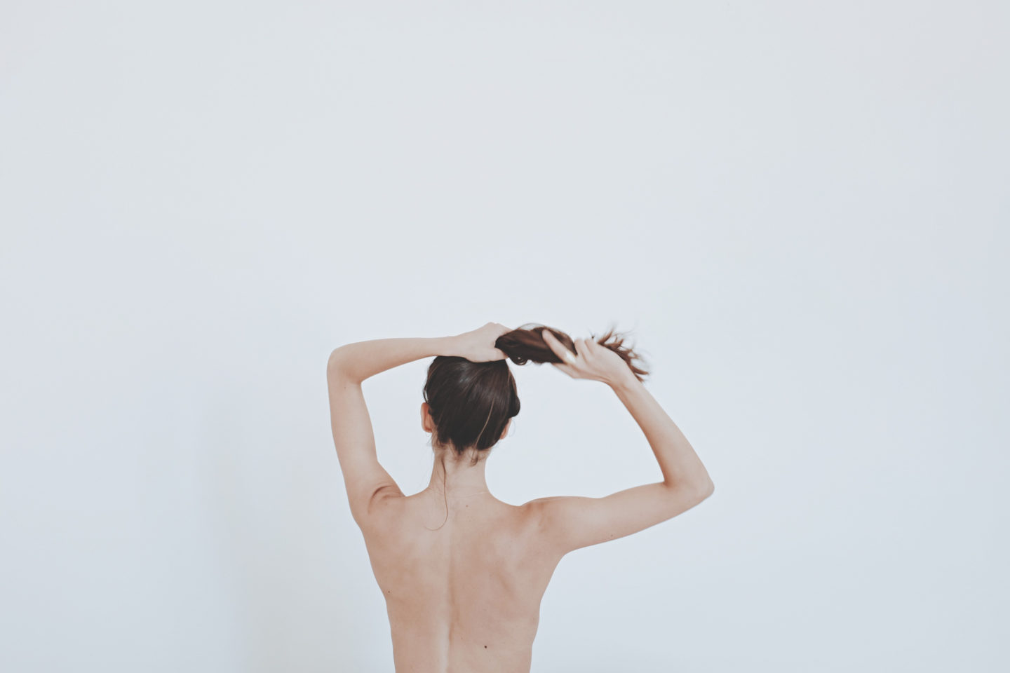 4 Health Benefits Of Being Naked (Seriously)