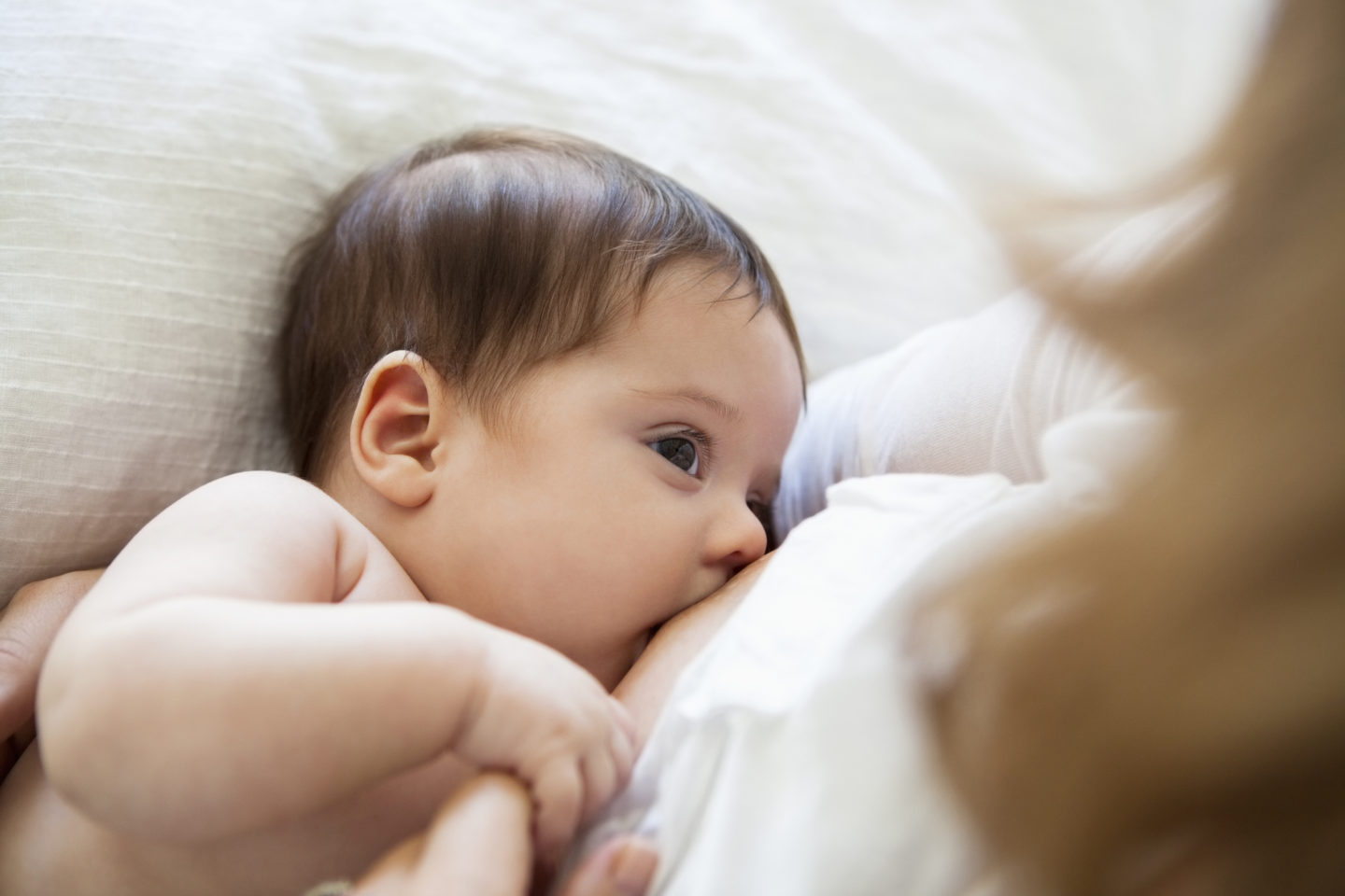 Your Cell Phone Could Be Playing A Role In Your Child’s Breastfeeding Experience